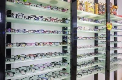 眼镜店门可罗雀却屹立不倒的背后秘密