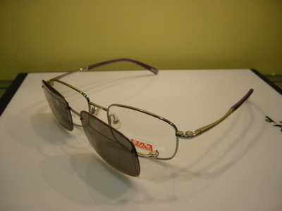 南京东路新开专业眼镜直销店 菲尼思光学动力，优质验光与高性价比产品